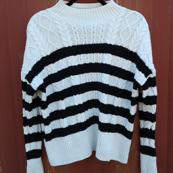$5/25 Tahari Striped Sweater M - Picture 1 of 7